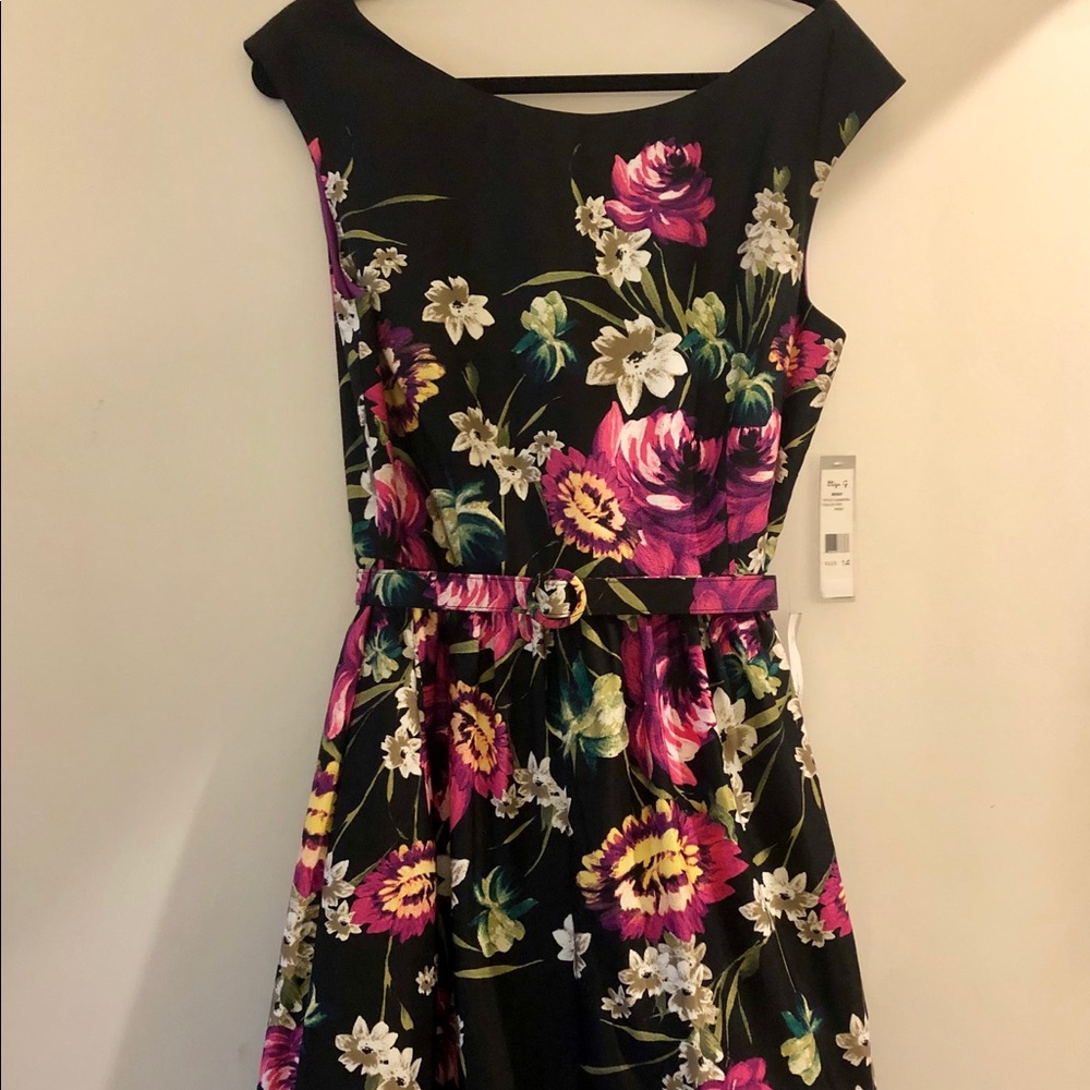 NWT Beautiful belted floral dress